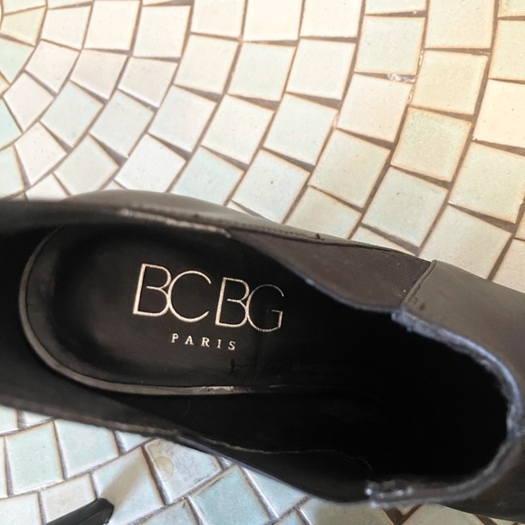Sassy BCBG Paris stiletto booties! - Picture 9 of 14
